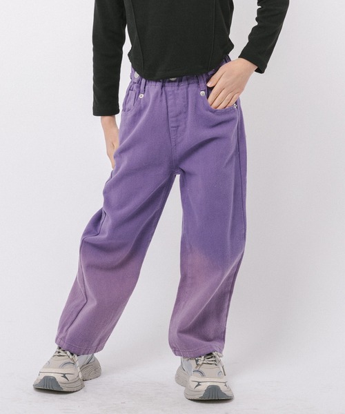 URBAN CHERRY(アーバンチェリー)の「グラデーションカラールーズデニムパンツ(デニムパンツ・キッズ・パープル/ピンク/グリーン・120cm/130cm/140cm/150cm/110cm)」の1枚目の写真