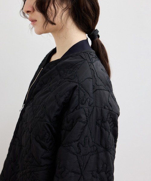 ADAM ET ROPE'（アダムエロペ）の「【WEB限定】モールヤーンキルティングジップブルゾン（ブルゾン・レディース・キナリ/ブラック・FREE）」の3枚目の写真