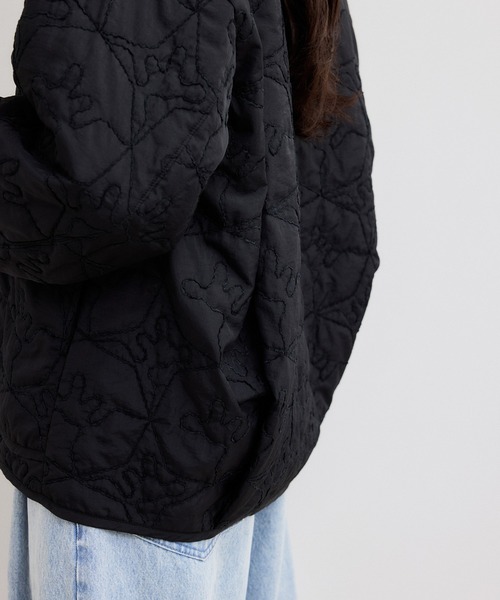 ADAM ET ROPE'（アダムエロペ）の「【WEB限定】モールヤーンキルティングジップブルゾン（ブルゾン・レディース・キナリ/ブラック・FREE）」の5枚目の写真