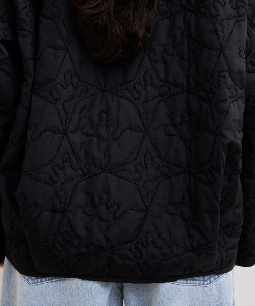 ADAM ET ROPE'（アダムエロペ）の「【WEB限定】モールヤーンキルティングジップブルゾン（ブルゾン・レディース・キナリ/ブラック・FREE）」の6枚目の写真