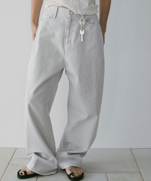 anuke(アンヌーク)の「Wide Cocoon Denim(デニムパンツ・レディース・ライトグレー・36inch/38inch)」の1枚目の写真