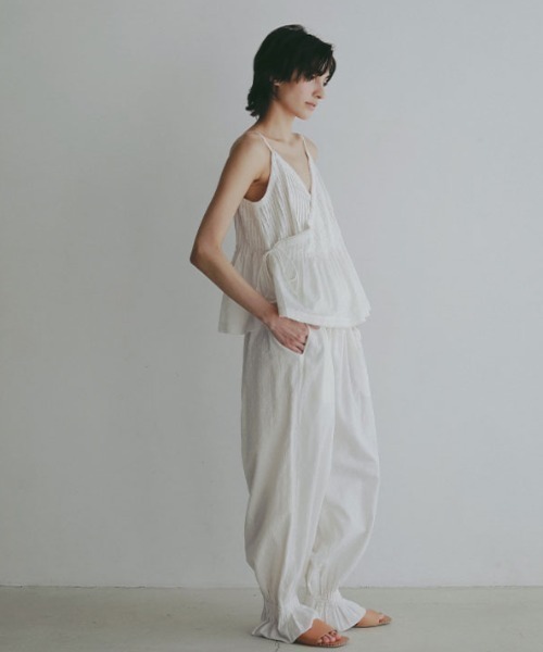 ETRE TOKYO(エトレトウキョウ)の「【先行予約限定 10%OFF】コットンドビーカシュクールキャミソール(キャミソール・レディース・ブラック/ホワイト・FREE)」の11枚目の写真