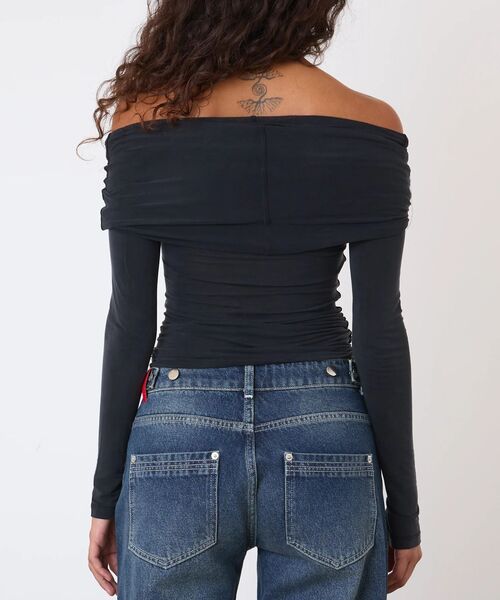 PULP/417EDIFICE(パルプフォーワンセブンエディフィス)の「peachy den / ピーチーデン KYLIE COLD SHOULDER TOP(Tシャツ/カットソー・レディース・ブラック/ブルー・SMALL/X-SMALL)」の6枚目の写真