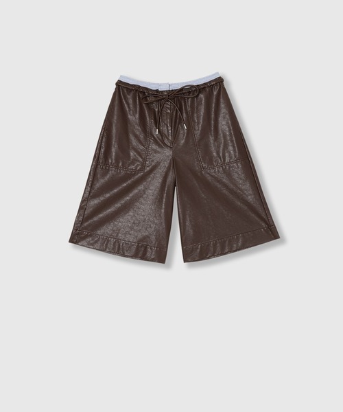THINGS THAT MATTER（シングス ザット マター）の「FAUX LEATHER BERMUDA PANTS / フェイク レザ バミューダ パンツ（その他パンツ・レディース・ブラック/ブラウン・FREE）」の4枚目の写真
