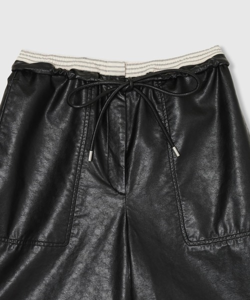 THINGS THAT MATTER（シングス ザット マター）の「FAUX LEATHER BERMUDA PANTS / フェイク レザ バミューダ パンツ（その他パンツ・レディース・ブラック/ブラウン・FREE）」の8枚目の写真