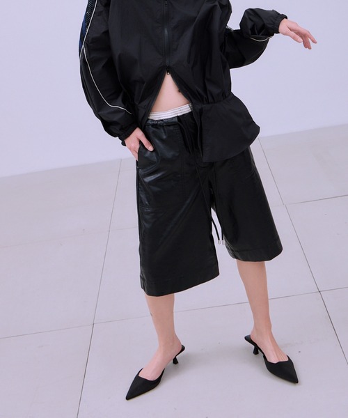 THINGS THAT MATTER（シングス ザット マター）の「FAUX LEATHER BERMUDA PANTS / フェイク レザ バミューダ パンツ（その他パンツ・レディース・ブラック/ブラウン・FREE）」の10枚目の写真