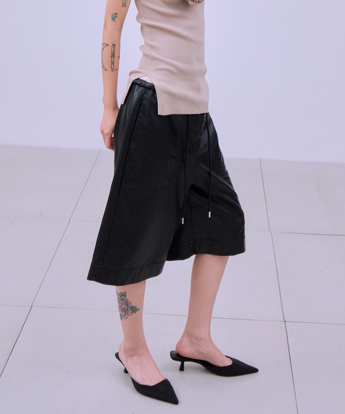 THINGS THAT MATTER（シングス ザット マター）の「FAUX LEATHER BERMUDA PANTS / フェイク レザ バミューダ パンツ（その他パンツ・レディース・ブラック/ブラウン・FREE）」の11枚目の写真