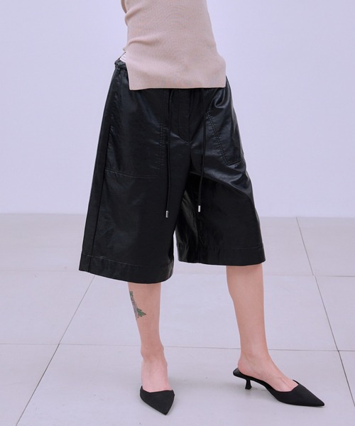 THINGS THAT MATTER（シングス ザット マター）の「FAUX LEATHER BERMUDA PANTS / フェイク レザ バミューダ パンツ（その他パンツ・レディース・ブラック/ブラウン・FREE）」の12枚目の写真