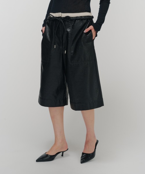 THINGS THAT MATTER（シングス ザット マター）の「FAUX LEATHER BERMUDA PANTS / フェイク レザ バミューダ パンツ（その他パンツ・レディース・ブラック/ブラウン・FREE）」の14枚目の写真