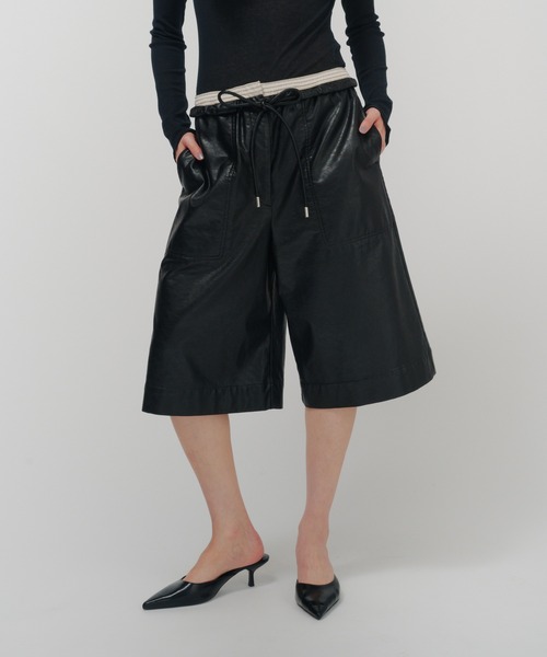 THINGS THAT MATTER（シングス ザット マター）の「FAUX LEATHER BERMUDA PANTS / フェイク レザ バミューダ パンツ（その他パンツ・レディース・ブラック/ブラウン・FREE）」の15枚目の写真