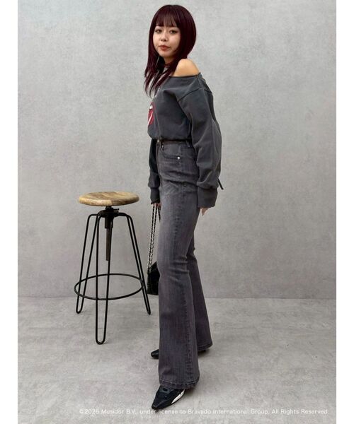 EVRIS（エヴリス）の「【XSサイズあり】バックリボンハイウエストフレアデニムパンツ（デニムパンツ・レディース・ブラック/インディゴブルー・X-SMALL/MEDIUM/SMALL）」の3枚目の写真