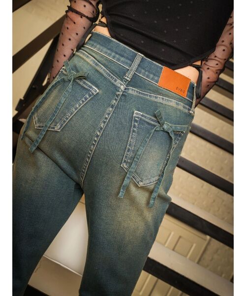 EVRIS（エヴリス）の「【XSサイズあり】バックリボンハイウエストフレアデニムパンツ（デニムパンツ・レディース・ブラック/インディゴブルー・X-SMALL/MEDIUM/SMALL）」の13枚目の写真