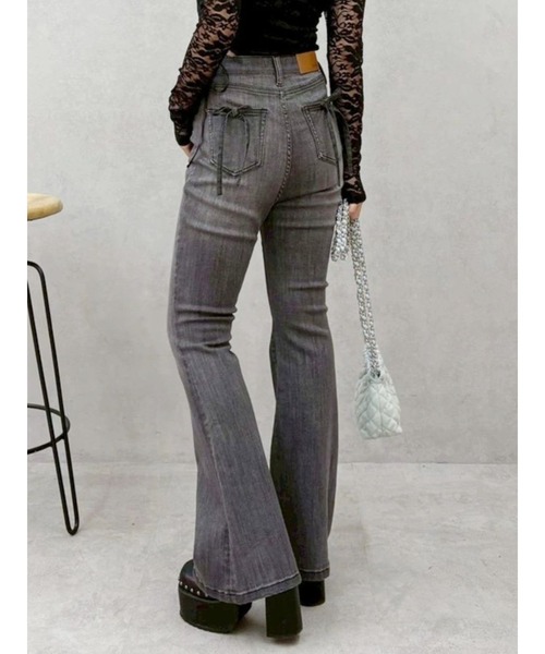 EVRIS（エヴリス）の「【XSサイズあり】バックリボンハイウエストフレアデニムパンツ（デニムパンツ・レディース・ブラック/インディゴブルー・X-SMALL/MEDIUM/SMALL）」の2枚目の写真