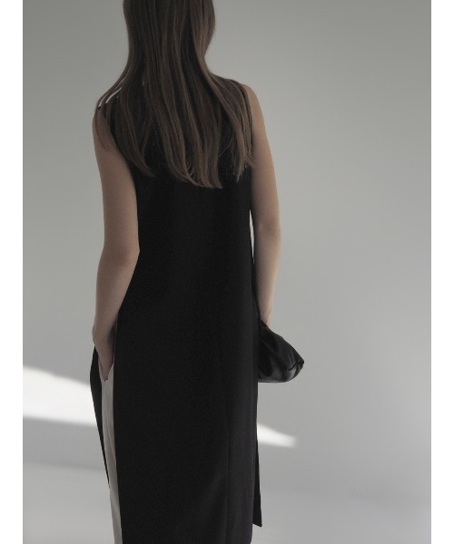 NOWNS(ナウンス)の「Lena | Slit dress(ワンピース・レディース・ブラック/アイボリー・FREE)」の6枚目の写真