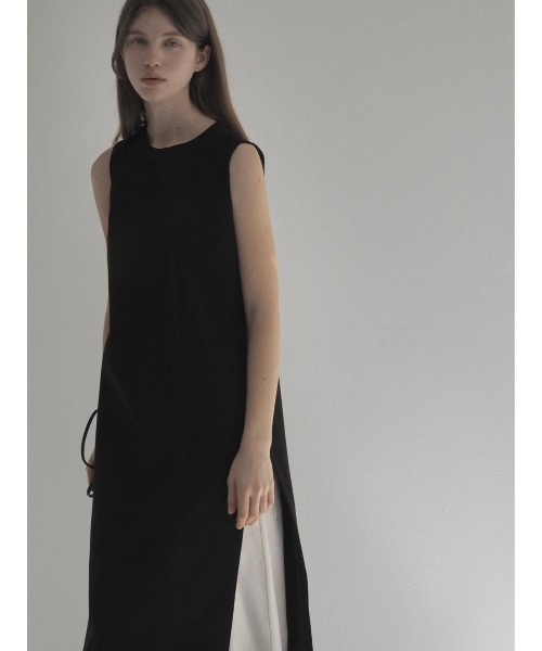 NOWNS(ナウンス)の「Lena | Slit dress(ワンピース・レディース・ブラック/アイボリー・FREE)」の15枚目の写真