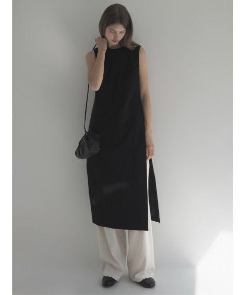 NOWNS(ナウンス)の「Lena | Slit dress(ワンピース・レディース・ブラック/アイボリー・FREE)」の17枚目の写真