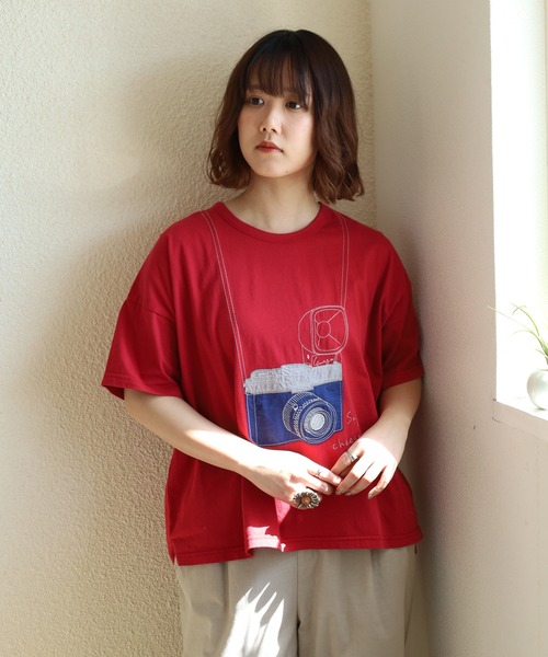 Emago（イマゴ）の「EMAGO ｶﾒﾗﾊﾟｯﾁﾜｰｸT 5分袖（Tシャツ/カットソー・レディース・ホワイト/レッド/ネイビー・FREE）」の12枚目の写真