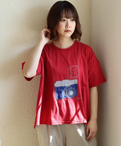 Emago（イマゴ）の「EMAGO ｶﾒﾗﾊﾟｯﾁﾜｰｸT 5分袖（Tシャツ/カットソー・レディース・ホワイト/レッド/ネイビー・FREE）」の14枚目の写真