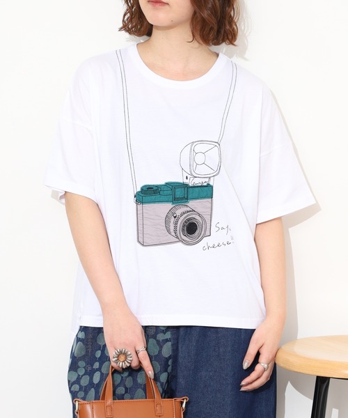 Emago（イマゴ）の「EMAGO ｶﾒﾗﾊﾟｯﾁﾜｰｸT 5分袖（Tシャツ/カットソー・レディース・ホワイト/レッド/ネイビー・FREE）」の5枚目の写真