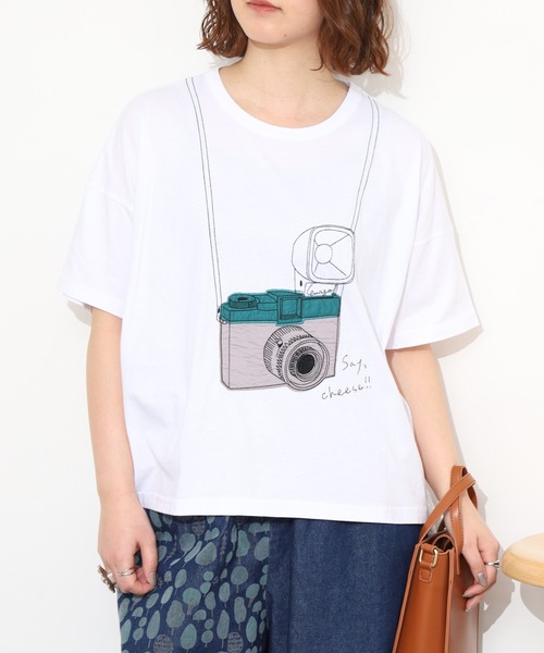 Emago（イマゴ）の「EMAGO ｶﾒﾗﾊﾟｯﾁﾜｰｸT 5分袖（Tシャツ/カットソー・レディース・ホワイト/レッド/ネイビー・FREE）」の6枚目の写真