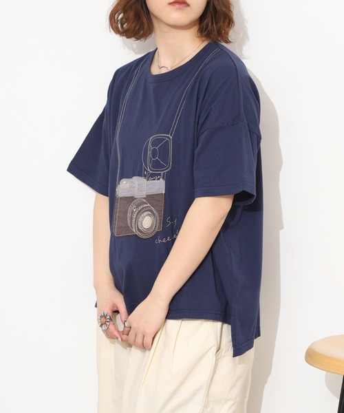 Emago（イマゴ）の「EMAGO ｶﾒﾗﾊﾟｯﾁﾜｰｸT 5分袖（Tシャツ/カットソー・レディース・ホワイト/レッド/ネイビー・FREE）」の21枚目の写真