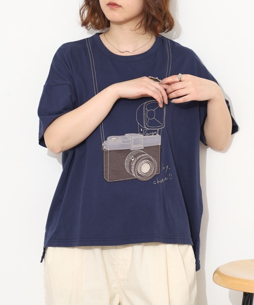 Emago（イマゴ）の「EMAGO ｶﾒﾗﾊﾟｯﾁﾜｰｸT 5分袖（Tシャツ/カットソー・レディース・ホワイト/レッド/ネイビー・FREE）」の19枚目の写真
