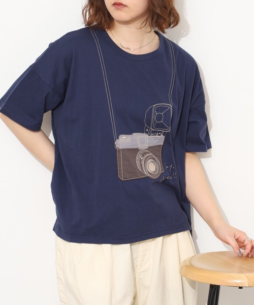 Emago（イマゴ）の「EMAGO ｶﾒﾗﾊﾟｯﾁﾜｰｸT 5分袖（Tシャツ/カットソー・レディース・ホワイト/レッド/ネイビー・FREE）」の20枚目の写真