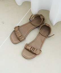 ギャザーストラップフラットサンダル（WEB限定サイズあり）