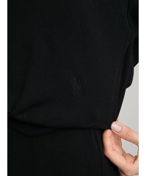 MIESROHE(ミースロエ)の「【洗える】【セットアップ対応】シアー裏毛オフショルトップス(Tシャツ/カットソー・レディース・イエロー/ホワイト/ブラック・F)」の17枚目の写真