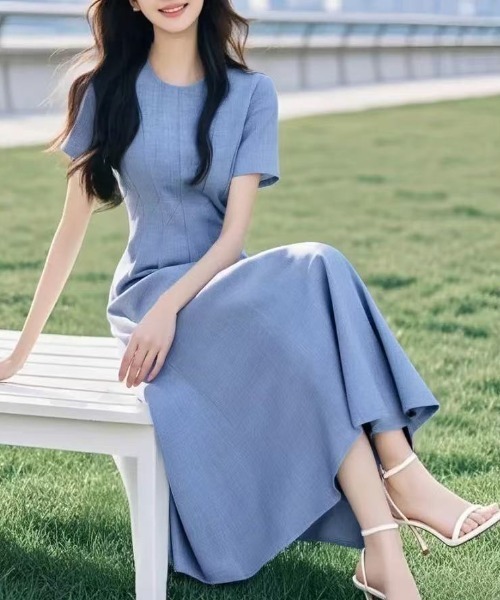 AMAJI(アマジ)の「クルーネック 半袖 ウエスト切替 フレアワンピース(ワンピース・レディース・ライトブルー・SMALL/MEDIUM/LARGE/X-LARGE)」の2枚目の写真
