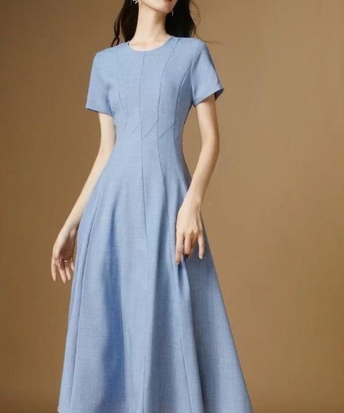 AMAJI(アマジ)の「クルーネック 半袖 ウエスト切替 フレアワンピース(ワンピース・レディース・ライトブルー・SMALL/MEDIUM/LARGE/X-LARGE)」の4枚目の写真