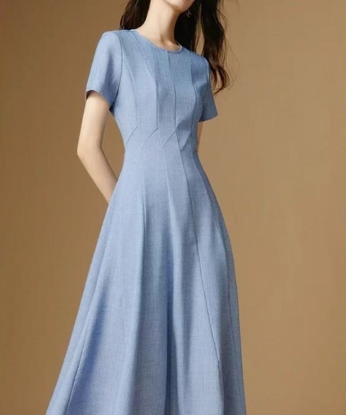 AMAJI(アマジ)の「クルーネック 半袖 ウエスト切替 フレアワンピース(ワンピース・レディース・ライトブルー・SMALL/MEDIUM/LARGE/X-LARGE)」の5枚目の写真