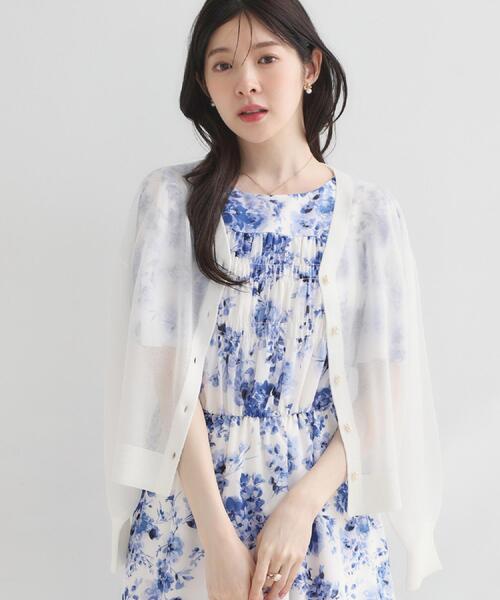 couture brooch（クチュールブローチ）の「【洗える・パール調釦】LEVITA 愛されシアーカーディガン（カーディガン/ボレロ・レディース・オフホワイト/ピンク/ライトグレー/ブラック・42/40/38/36）」の2枚目の写真