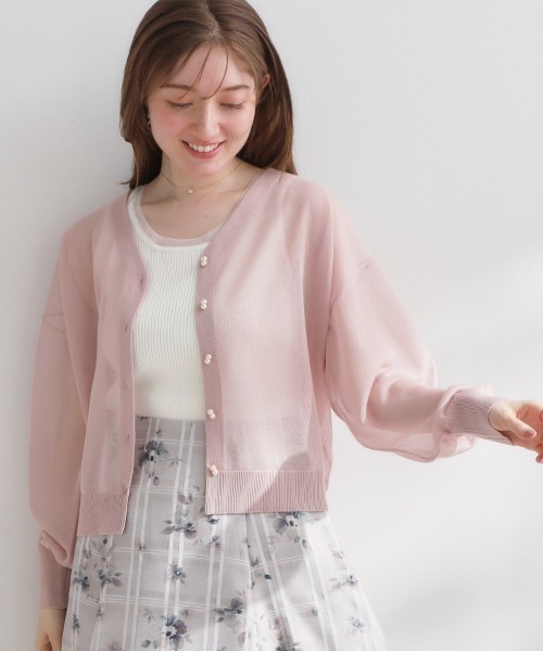 couture brooch（クチュールブローチ）の「【洗える・パール調釦】LEVITA 愛されシアーカーディガン（カーディガン/ボレロ・レディース・オフホワイト/ピンク/ライトグレー/ブラック・42/40/38/36）」の5枚目の写真