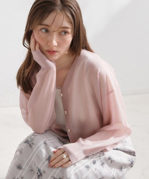 couture brooch（クチュールブローチ）の「【洗える・パール調釦】LEVITA 愛されシアーカーディガン（カーディガン/ボレロ・レディース・オフホワイト/ピンク/ライトグレー/ブラック・42/40/38/36）」の8枚目の写真