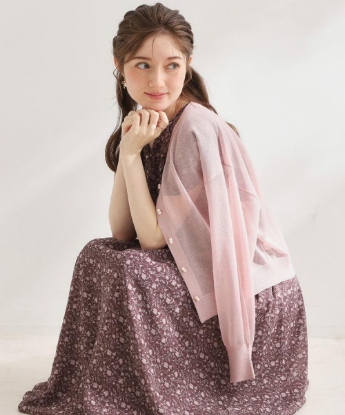 couture brooch（クチュールブローチ）の「【洗える・パール調釦】LEVITA 愛されシアーカーディガン（カーディガン/ボレロ・レディース・オフホワイト/ピンク/ライトグレー/ブラック・42/40/38/36）」の10枚目の写真