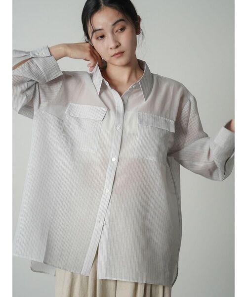FIKA.(フィーカ)の「Sheer docking stripe shirt(シャツ/ブラウス・レディース・オフホワイト/グレー・FREE)」の2枚目の写真