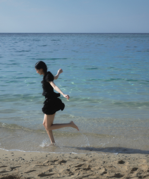 ROSEFRANTZ（ロゼフランツ）の「See-through Pleat Short Sleeved Blouse [Black]（シャツ/ブラウス・レディース・ブラック・SMALL/MEDIUM）」の2枚目の写真