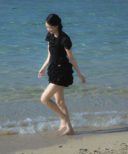 ROSEFRANTZ（ロゼフランツ）の「See-through Pleat Short Sleeved Blouse [Black]（シャツ/ブラウス・レディース・ブラック・SMALL/MEDIUM）」の3枚目の写真
