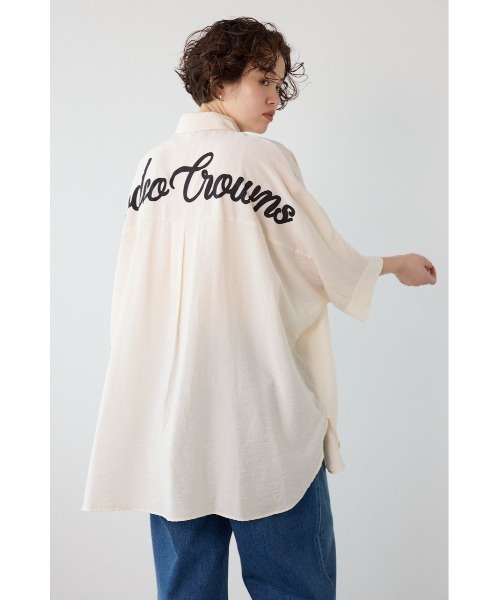 RODEO CROWNS WIDE BOWL(ロデオクラウンズワイドボウル)の「COOL ドルマンロゴシャツ(シャツ/ブラウス・レディース・チャコールグレー/ベージュ/オフホワイト・FREE)」の2枚目の写真