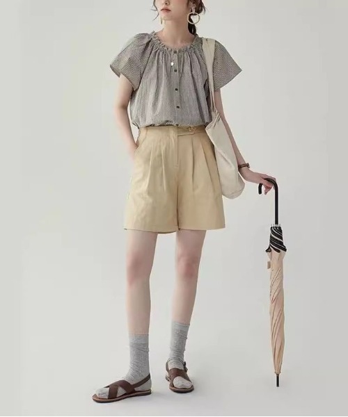 &soiree(アンドソワレ)の「ギャザークルーネックストライプブラウス(シャツ/ブラウス・レディース・ブラック・LARGE/MEDIUM/SMALL)」の4枚目の写真