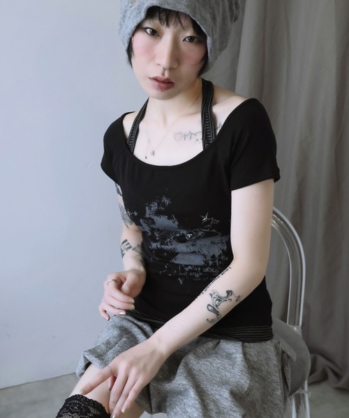 Ulysses(ユリシス)の「レイヤードデザインスタッズTシャツ(Tシャツ/カットソー・レディース・ダークグレー/ホワイト/ブラック・F)」の2枚目の写真