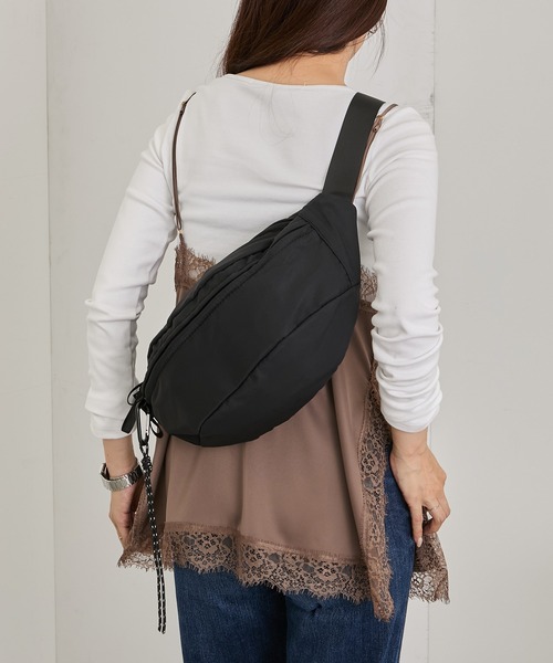 ALTROSE(アルトローズ)の「【ALT ROSE】ティムボディバッグ 250090(ボディバッグ/ウエストポーチ・レディース・カーキ/シルバー/グレー/ベージュ/ブラック・FREE)」の11枚目の写真