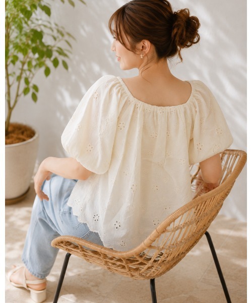 FAZVY(ファズビー)の「小花刺繍コットンブラウス(シャツ/ブラウス・レディース・ベージュ・M)」の2枚目の写真