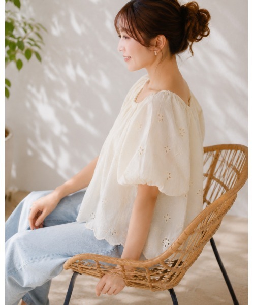 FAZVY(ファズビー)の「小花刺繍コットンブラウス(シャツ/ブラウス・レディース・ベージュ・M)」の3枚目の写真