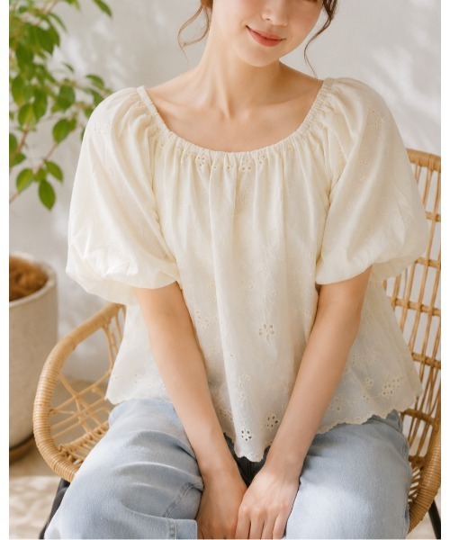 FAZVY(ファズビー)の「小花刺繍コットンブラウス(シャツ/ブラウス・レディース・ベージュ・M)」の15枚目の写真