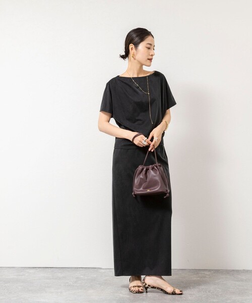 NOLLEY’S Sophi（ノーリーズソフィ）の「【BECシリーズ】ウォッシャブルキュプラサテンジャージードレーププルオーバー（Tシャツ/カットソー・レディース・ダークブラウン/ブラック・38）」の4枚目の写真