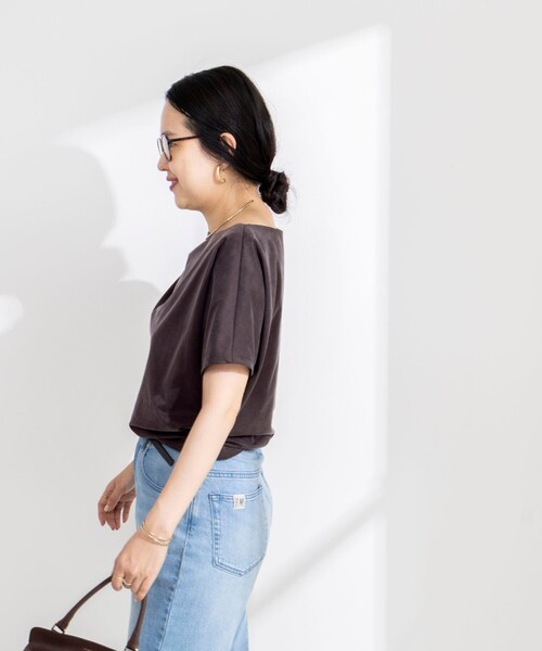 NOLLEY’S Sophi（ノーリーズソフィ）の「【BECシリーズ】ウォッシャブルキュプラサテンジャージードレーププルオーバー（Tシャツ/カットソー・レディース・ダークブラウン/ブラック・38）」の16枚目の写真
