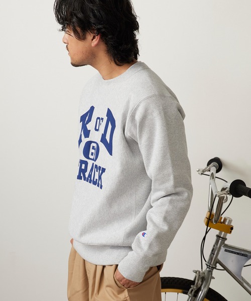 Champion(チャンピオン)の「Champion/チャンピオン REVERSE WEAVE(R) CREW NECK SWEATSHIRT リバースウィーブ クルーネック スウェットシャツ カレッジ ロゴ フロント プリント 2026年秋冬 秋服 冬服(スウェット・メンズ・ブラック/ブラウン/シルバーグレー・M/L)」の18枚目の写真