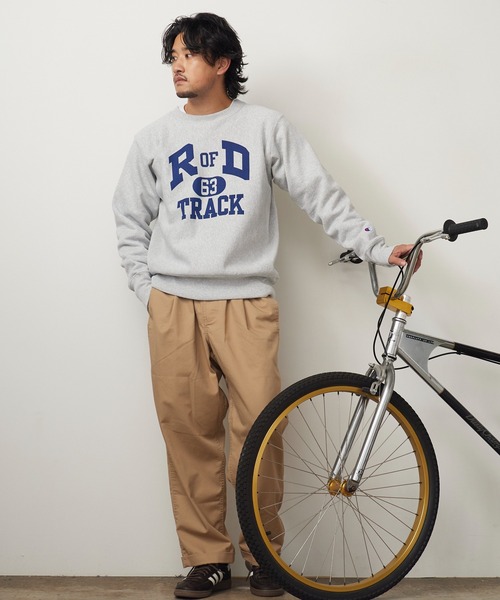 Champion(チャンピオン)の「Champion/チャンピオン REVERSE WEAVE(R) CREW NECK SWEATSHIRT リバースウィーブ クルーネック スウェットシャツ カレッジ ロゴ フロント プリント 2026年秋冬 秋服 冬服(スウェット・メンズ・ブラック/ブラウン/シルバーグレー・M/L)」の22枚目の写真